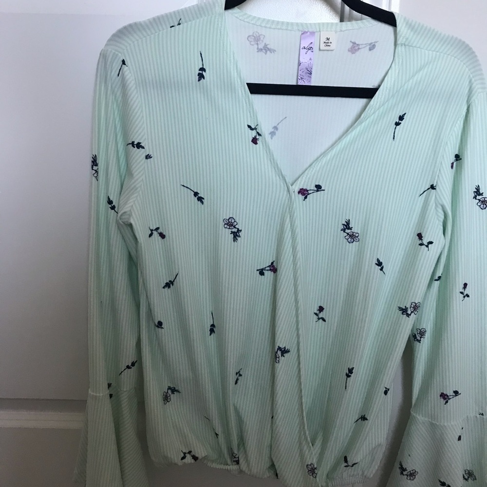Francesca’s Belle Sleeve Blouse Size Medium